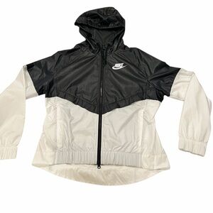 Nike Women’s Black & White Colorblock Windbreaker Jacket | Medium